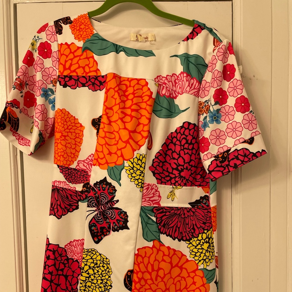 Print Dress Size Large with Sleeves